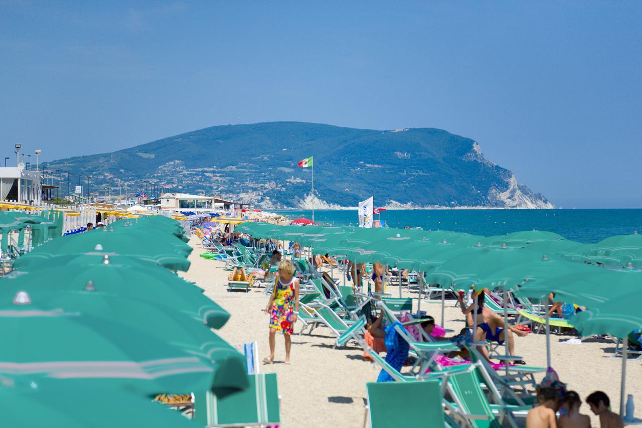 Villaggio Turistico Internazionale Porto Recanati Esterno foto