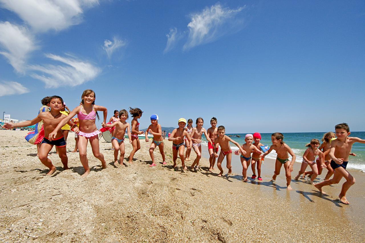 Villaggio Turistico Internazionale Porto Recanati Esterno foto