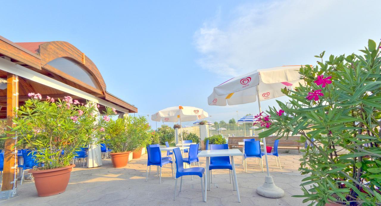 Villaggio Turistico Internazionale Porto Recanati Esterno foto
