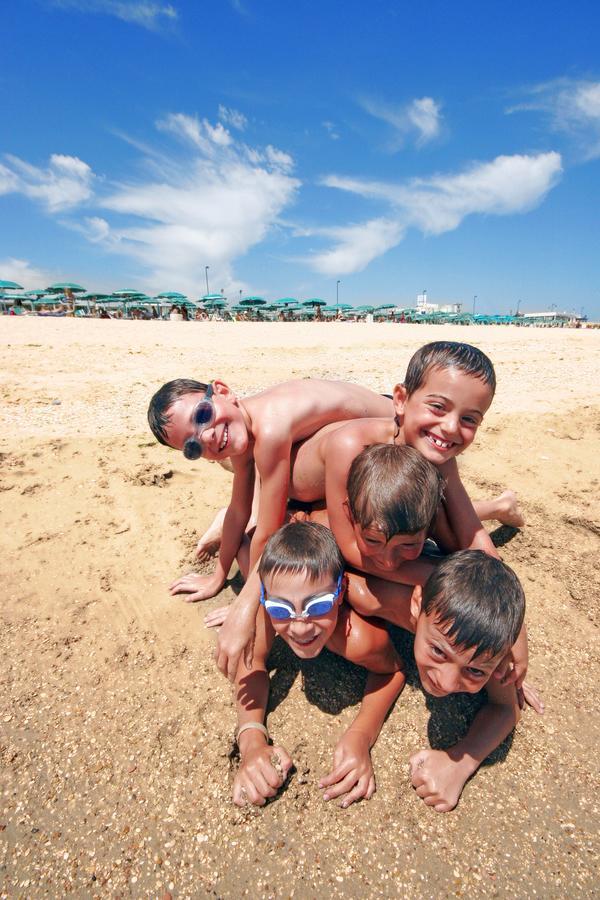 Villaggio Turistico Internazionale Porto Recanati Esterno foto